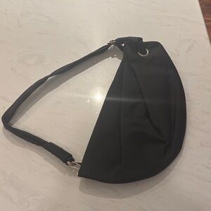 Groom Paris Elegant Black Women's Crescent Shoulder Bag